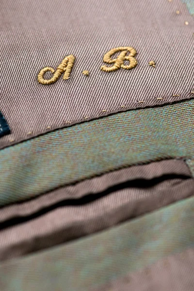 Iniciais bordadas em roupas — Fotografia de Stock