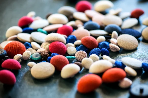 Kleurrijke stof overdekte knoppen — Stockfoto