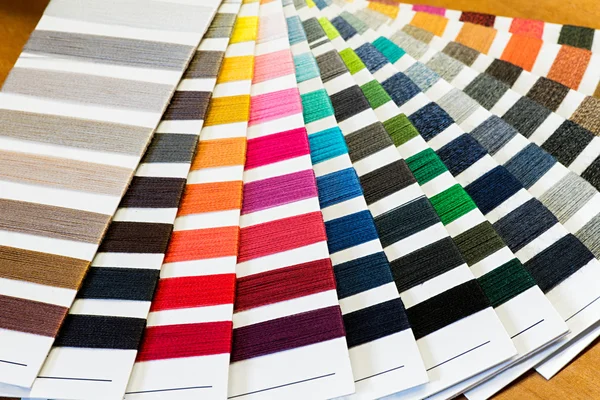 Campioni di colore del filo di cotone — Foto Stock