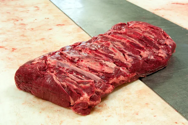 Raw roast beef close up in butchery — Stock Photo, Image