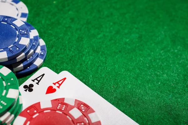 Покер два туза, место для текста — стоковое фото