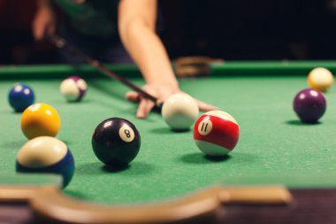 adam oyun Bilardo