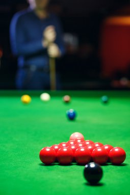 o başlangıç oyun bilardo topları tatili gibi genç adam onun atış hatları