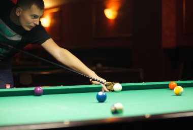 adam oyun Bilardo