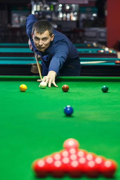 Joueur de ballon et billard — Photo