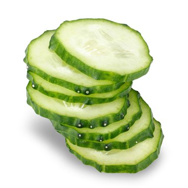 dilimlenmiş salatalık ile yol clippin bir beyaz izole