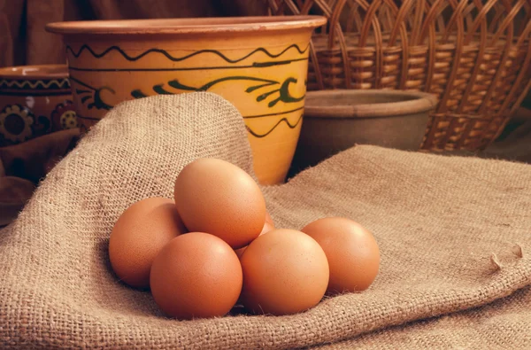 Paskalya yumurtaları içinde ev — Stok fotoğraf