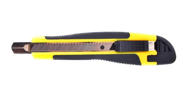 Желтый канцелярский нож на белом фоне — стоковое фото