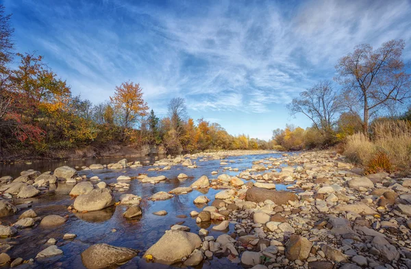 Beautiful mountain river in autumn forest — Stock Photo, Image