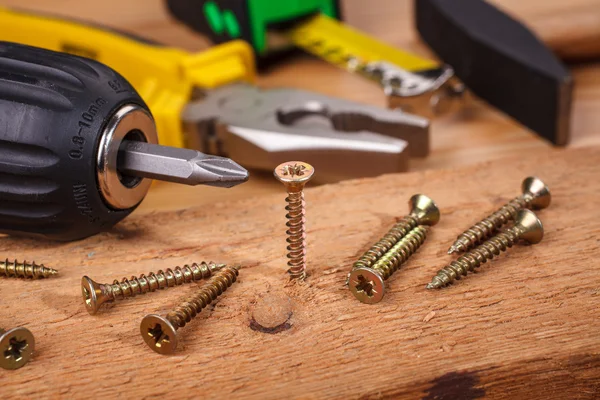 Wood screws and carpentry tools — Stock Photo, Image