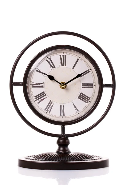 Horloge vintage sur fond de surface blanche — Photo