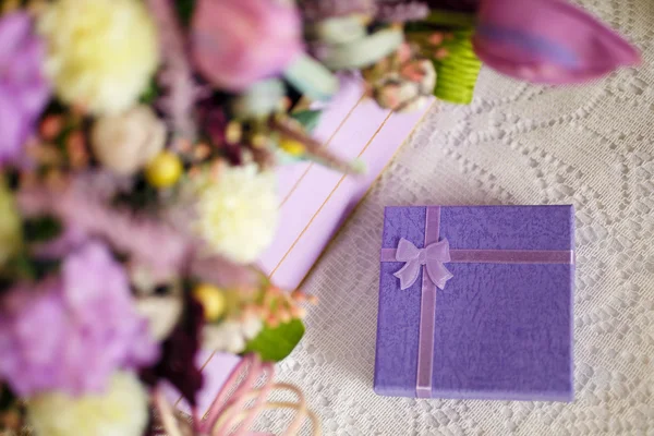 Floral decoration with box for a gift — Stock Photo, Image