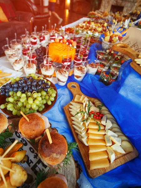 Different Types Appetizers Buffet Delicious Interesting Food Natural Cheeses Worn — Stock Photo, Image