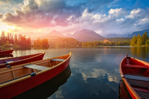 Lac Montagne Bateaux Vides Dans Parc National High Tatra Slovaquie — Photo