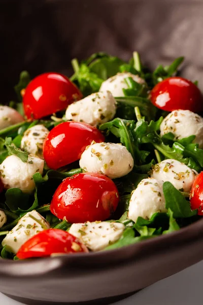 Caprese Salad Only Fresh Arugula Cherry Tomatoes Juicy Mini Mozzarella — 스톡 사진