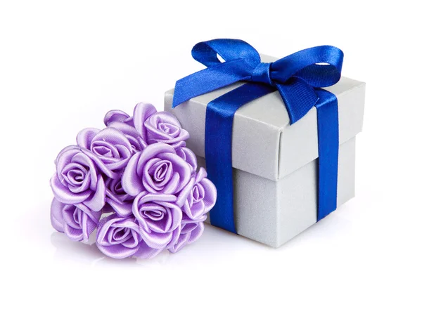 Flowers and gift box — Stock Photo, Image