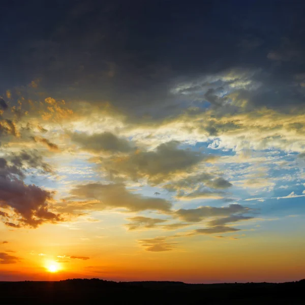 Sommar solnedgång himlen — Stockfoto