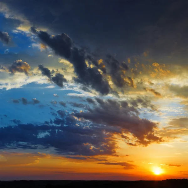 Yaz günbatımı gökyüzü — Stok fotoğraf