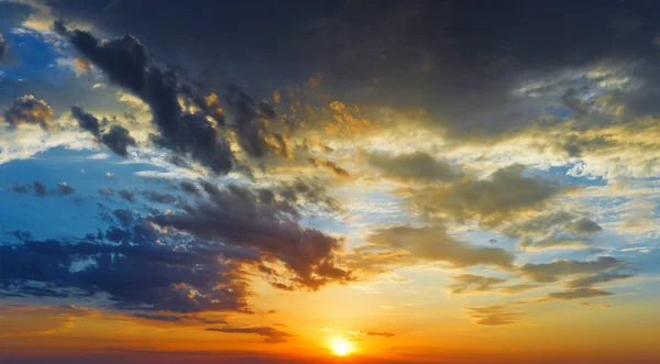 Zlaté slunce obloha — Stock fotografie