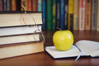 Apple açık kitap üzerine