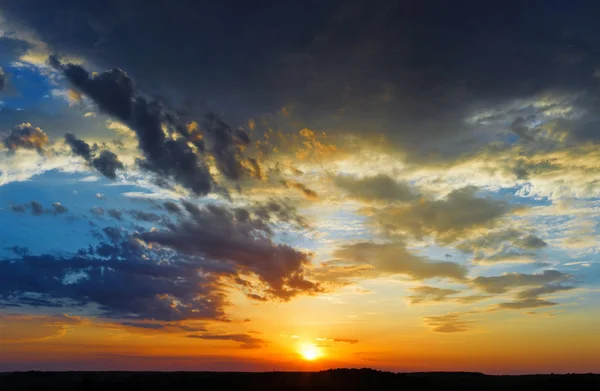 Golden sunset sky — Stock Photo, Image