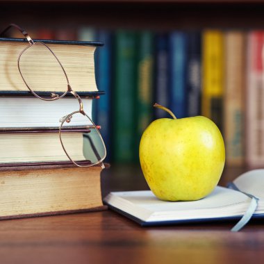 Apple açık kitap üzerine