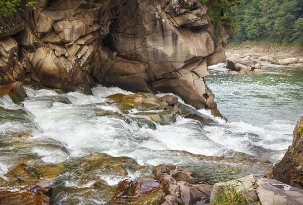 Dağ nehri — Stok fotoğraf