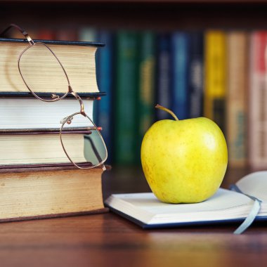 Apple açık kitap üzerine