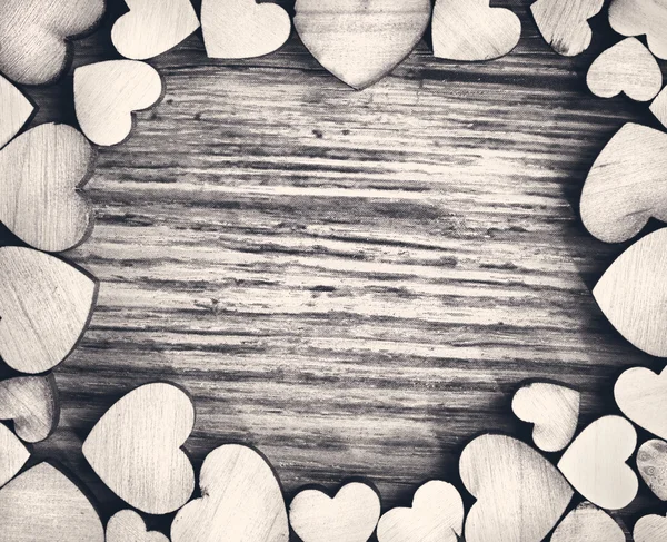 Quadro com corações em um fundo de madeira — Fotografia de Stock