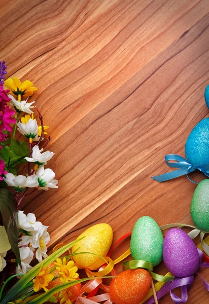 Easter background with eggs and flowers — Stock Photo, Image