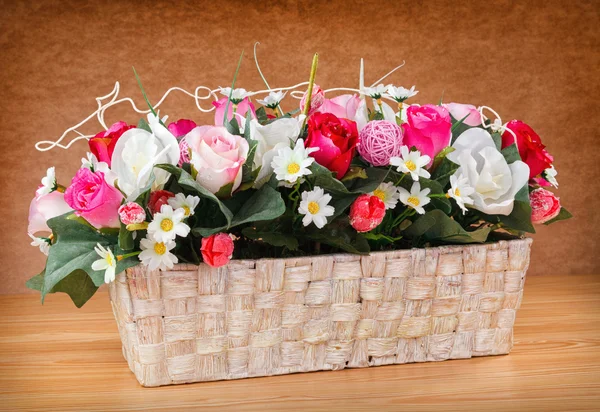 Floral arrangement in a basket — Stock Photo, Image