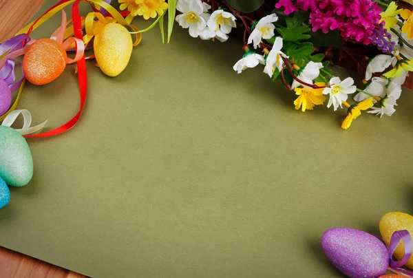 Easter flowers and eggs — Stock Photo, Image