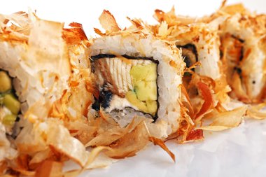 geleneksel taze Japon suşi rulo