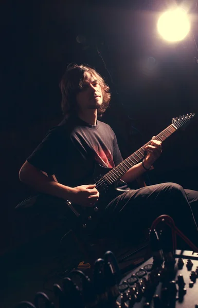 Young guitarist play — Stock Fotó