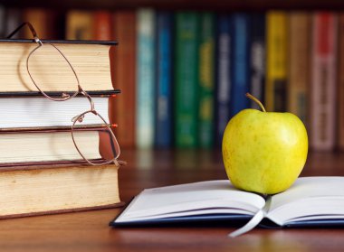 Apple açık kitap üzerine