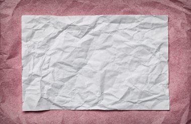 pembe bir arka plan üzerinde beyaz kağıt kartı