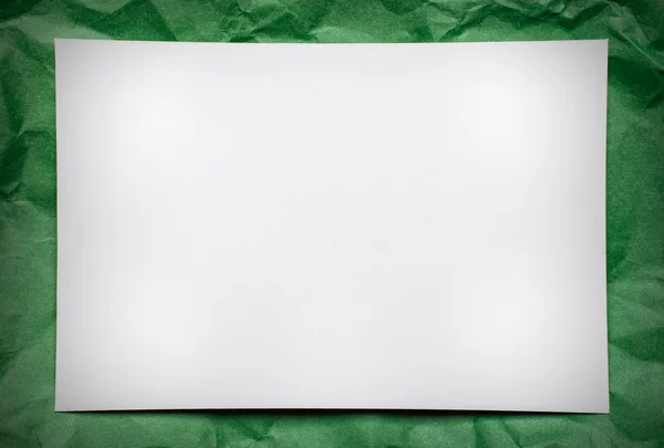 Papír kártya zöld háttér — Stock Fotó