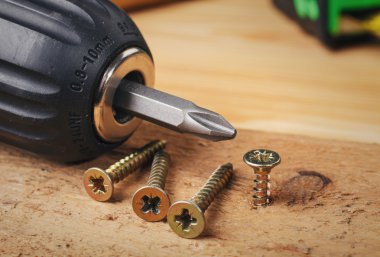 odun parçasının vidalı vida