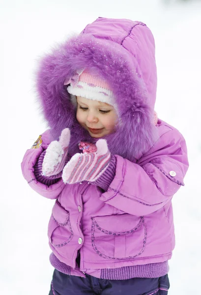 Lite vinter baby girl — Stockfoto