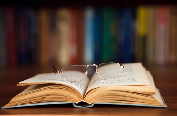 本の眼鏡 — ストック写真