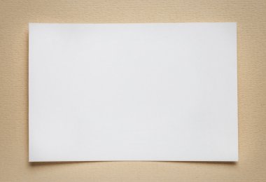 bej renkli arka plan, metin için yer kartında beyaz kağıt