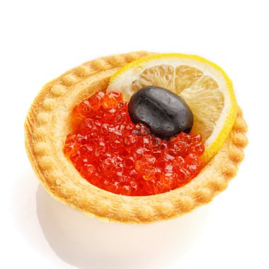 Beyaz zemin üzerine lezzetli açık büfe, kanepe