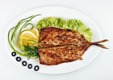 Kızartma Balık plaka üzerinde