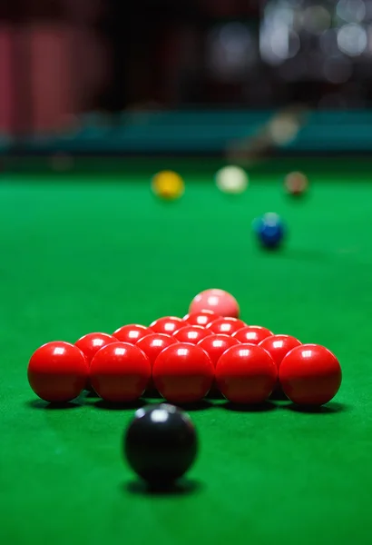 Snooker golyó meg a zöld asztalon — Stock Fotó