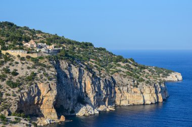 Uçurumdaki Manastırı