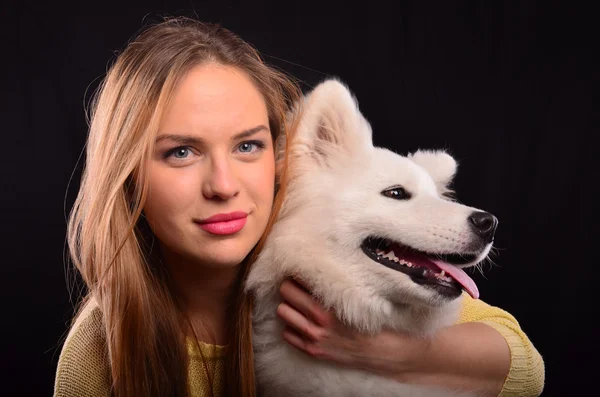 Flicka och hund porträtt — Stockfoto