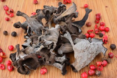 Kurutulmuş Craterellus cornucopioides