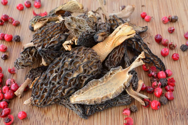 Morels seco em uma cozinha — Fotografia de Stock