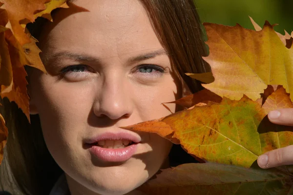 Porträt eines jungen Mädchens — Stockfoto