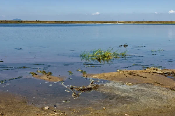 Shore at Rabisha  lake near by Magura cave — Stock Photo, Image